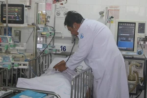 Bị cấm yêu bạn đồng tính, uống thuốc tự tử