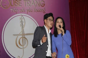 Bác sĩ hát quyên tiền giúp sinh viên y khoa nghèo