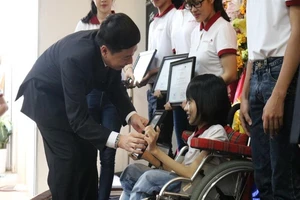 Trao 102 suất học bổng Lương Văn Can cho sinh viên xuất sắc