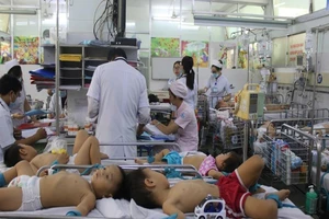 Dịch tay chân miệng tăng đột biến, một trẻ tử vong