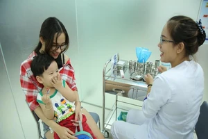 Khai trương 2 trung tâm tiêm chủng phục vụ 5.000 người/ngày