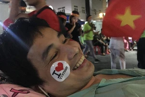 Bệnh nhân hào hứng xem chung kết giữa Việt Nam-Malaysia