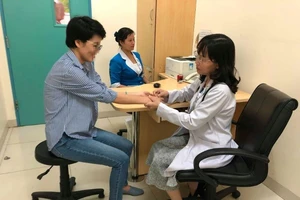 Những thói quen khiến người trẻ loãng xương sớm