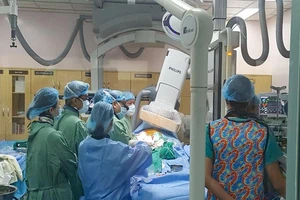 Nguyên nhân không ngờ khiến cụ ông đột ngột ói ra máu