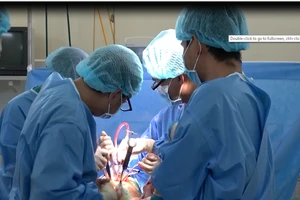 Phẫu thuật thay khớp gối, háng miễn phí cho bệnh nhân nghèo 