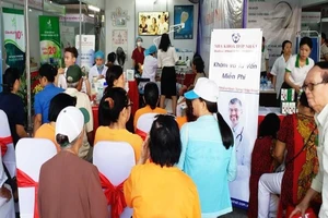 Khám, tư vấn sức khỏe miễn phí cho 12.000 người 