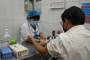 10 người bị kẻ lạ đâm được điều trị phơi nhiễm ra sao?