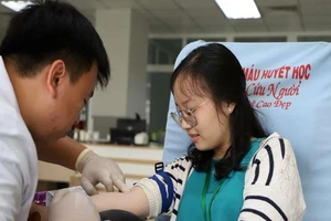 270 nhân viên, y, bác sĩ tham gia hiến máu nhân đạo