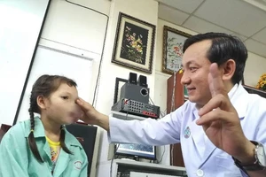 Giải phóng khối u đeo bám bé gái người Cadong 7 năm ròng