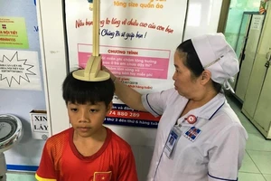 Sợ tiêm hormone tăng trưởng, chiều cao bé trai 3 năm đứng sững