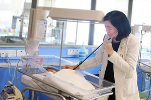 Bị chỉ định chấm dứt thai kỳ, bé trai vẫn sống kỳ diệu 