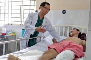  Thương tâm: Bệnh nhân bị cắt cụt tứ chi vì phỏng điện