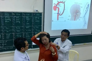 Suýt vỡ túi phình động mạch nhưng tưởng rối loạn tiền đình