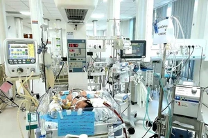 Hít phân su trong bụng mẹ, bé sơ sinh nguy kịch 