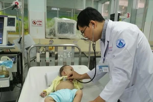Cứu bé trai 7 tháng tuổi có nhịp tim 'phi mã'