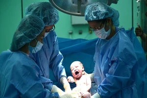 Bác sĩ sản khoa 'mách' những bí quyết sinh con dịp tết