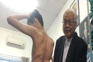 Chàng trai cao thêm 8 cm sau hai ca phẫu thuật 15 tiếng 