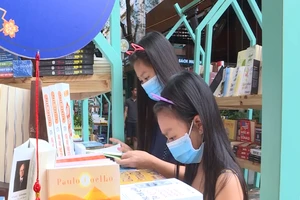 Gần 100% người đeo khẩu trang không đúng cách