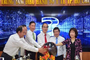 Trung tâm Điều hành y tế thông minh TP.HCM ngăn Corona từ xa