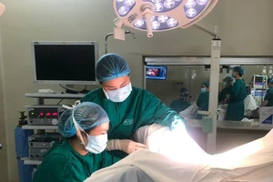 Bé gái bị ứ hơn 200 ml máu trong âm đạo vì lý do không ngờ