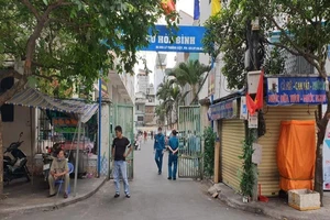 TP.HCM: Cách ly chung cư Hòa Bình với 1.000 dân