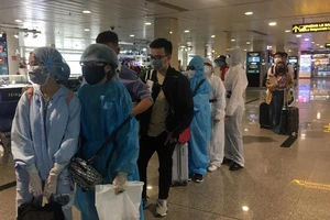 TP.HCM xét nghiệm COVID-19 tất cả khách đến sân bay, nhà ga