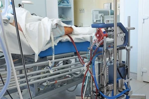 Tình trạng mới nhất của phi công mắc COVID-19 phải chạy ECMO