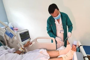 2 chân bị đứt lìa, tỉnh dậy nghĩ đã xong đời