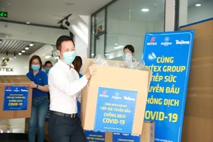 Đồ bảo hộ, ba lô từ TP.HCM tiếp sức y bác sĩ ở tâm dịch