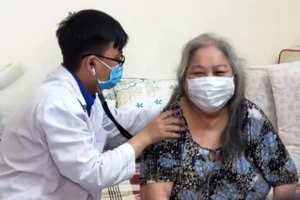 TP.HCM: 52 cơ sở khám chữa bệnh cho người cao tuổi tại nhà