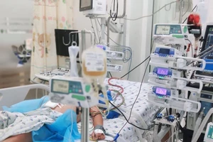 Bé trai 13 tuổi sốc xuất huyết hai lần nguy kịch