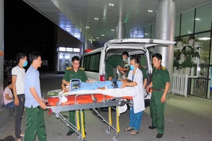 Trực thăng bay đêm cứu ngư dân ở quần đảo Trường Sa 