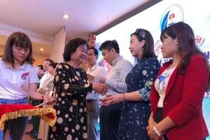 CLB 'Vì Hoàng Sa-Trường Sa thân yêu' ủng hộ miền Trung