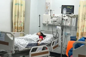 Thiếu nữ 15 tuổi nói sảng sau khi uống 28 viên thuốc trầm cảm