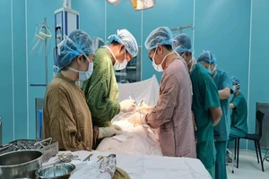 Nam thanh niên 20 tuổi bị tai nạn giao thông, gãy dương vật