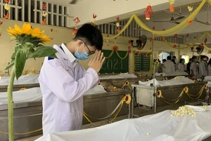 Sinh viên trường y ở TP.HCM tri ân người hiến xác cho khoa học