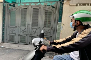 TP.HCM: Nam thanh niên xác định mắc COVID-19 ho, mất khứu giác