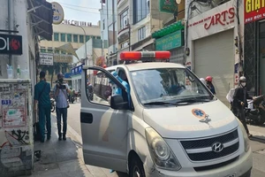 1 ngày ở TP.HCM, BN 1883 đi 3 quán cafe, bún bò và massage