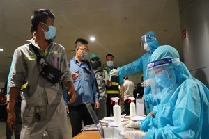 TP.HCM phát hiện thêm 2 trường hợp nghi nhiễm COVID ở sân bay
