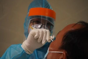 28 người trong chùm ca bệnh sân bay Tân Sơn Nhất khỏi COVID-19