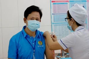 Người dân phía Nam được tiêm thử nghiệm vaccine ngừa COVID-19