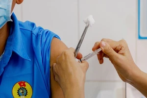 TP.HCM ưu tiên tiêm chủng vaccine COVID-19 cho 44.000 người