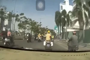 Mẹ con sản phụ được CSGT dẫn đường đến bệnh viện bình an