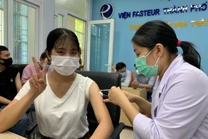 TP.HCM tiêm vaccine COVID-19 cho hơn 80 nhà báo 