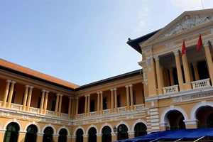 Khẩn: Tòa tạm dừng xét xử để chống dịch COVID-19