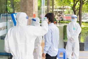 Một bệnh viện tự test nhanh, phát hiện nhân viên dương tính COVID-19