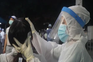 TP.HCM thêm 11 ca nhiễm COVID-19, 2 ca tự đi khám bệnh, chưa rõ nguồn lây