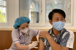 Tiêm vaccine COVID-19 đợt 5 ở TP.HCM không còn chen chúc
