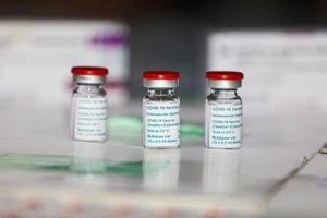 Thêm gần 600.000 liều vaccine COVID-19 về đến Việt Nam