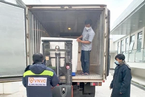 Hơn 1,1 triệu liều vaccine AstraZeneca được bàn giao cho Bộ Y tế